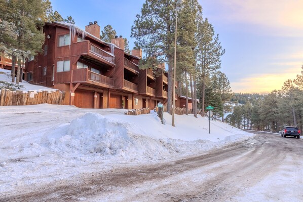 Exterior - Slope Side Condo ⛷ Stunning Views 🏔 Steps to the Mountain & has a Game Room!  (Angel Fire)
