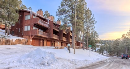 Slope Side Condo ⛷ Stunning Views 🏔 Steps to the Mountain & has a Game Room!