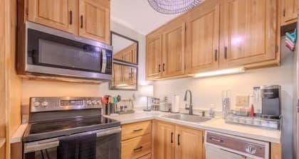 Slope Side Condo ⛷ Stunning Views 🏔 Steps to the Mountain & has a Game Room!