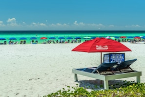 Appartamento, letti multipli (Surfside Resort #1103) | Spiaggia | Sulla spiaggia