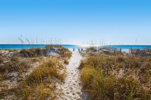 Ferienhaus, Mehrere Betten (Sunchase Townhouse #1) | Strand | Am Strand