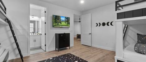 5 chambres, fer et planche à repasser, lit parapluie, Wi-Fi gratuit