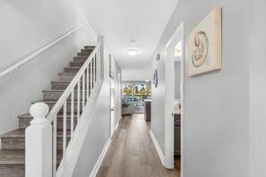 Apartment, Mehrere Betten (Seascape Lakefront Villas 281- Family) | Innenbereich