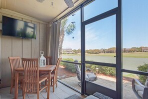 Dining - Seascape Lakefront Villas 121- Uncorked (Miramar Beach)