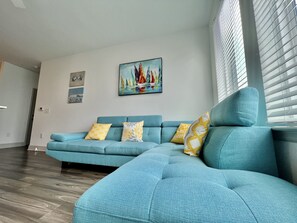 Smart-TV, Kamin, Tischtennisplatte