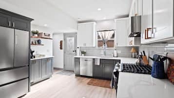 Frigorífic, microones, forn i placa de cuina