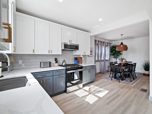 Gorgeous Remodel|Game Room|Sleeps 8