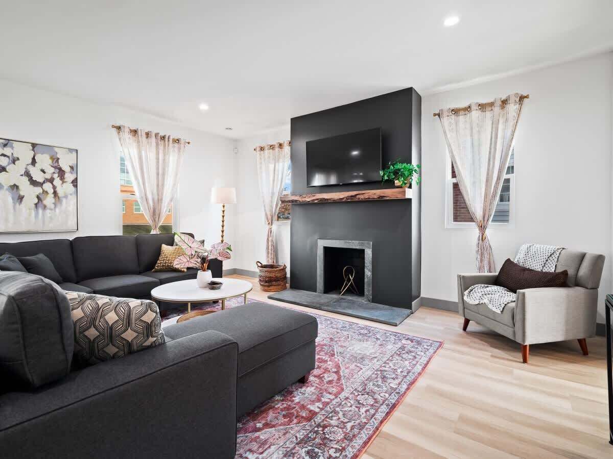 Smart TV, videojuegos, futbolito y oficina 