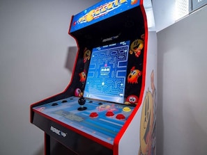 Games room - Game Room - Arcade - Sleeps 10 - Akron (Akron)
