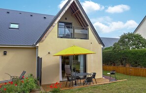 Outdoor dining - 2 bedroom cozy home in Gouville-sur-Mer (Gouville-sur-Mer)