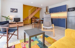 TV - Cozy home in Gouville-sur-Mer with WiFi (Gouville-sur-Mer)
