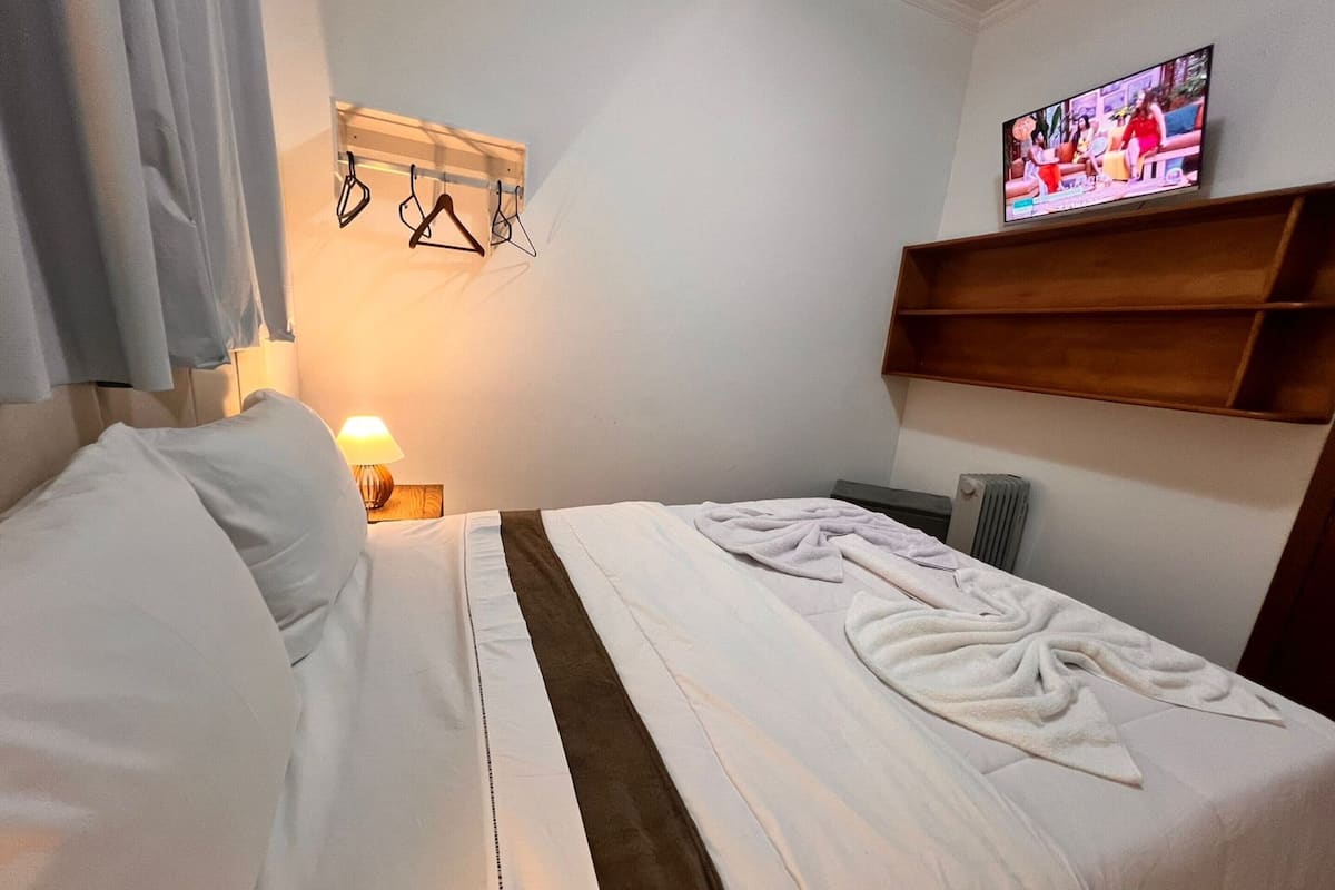 1 chambre, rideaux occultants, fer et planche Ă repasser, Wi-Fi gratuit
