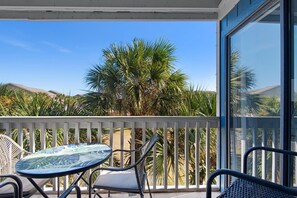 Condo, 1 Queen Bed with Sofa bed (Lakeview #6- Emerald Searenity) | Outdoor dining