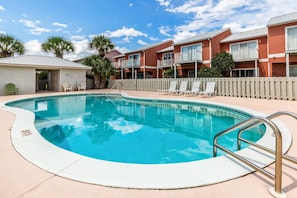 House, Multiple Beds (Gulf Walk 606) | Pool