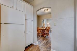 Dining - Fenced Yard W/ W&D - Nearby Major Highway! (Wichita)