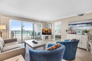 Leilighet, flere senger (Beach House 204A) | Oppholdsområde | TV