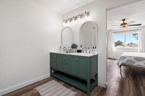 4 chambres, bureau, lit parapluie, Wi-Fi