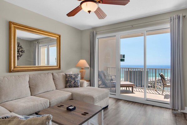 Condo, nhiều giường (Ariel Dunes II 1908) | Khu phòng khách | TV