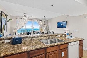 Condo, 1 cama Queen e sofá-cama (Ariel Dunes II 1805) | Parte interna
