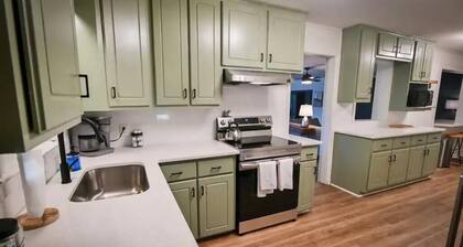 Spacious, Town Square, Theatre Room! 4 bed / 2 bath Private Home on town square