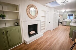 Interior - Spacious, Town Square, Theatre Room! 4 bed / 2 bath Private Home on town square (Covington)