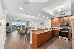 Condo, várias camas (Lost Key B702) | Cozinha privada | Fogão, torradeira, toalhas de papel