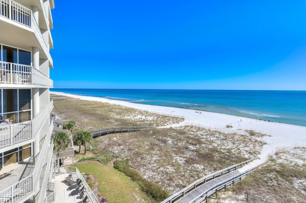 Apartamento, varias camas (Riviera Dunes 501) | Playa | Ubicación a pie de playa