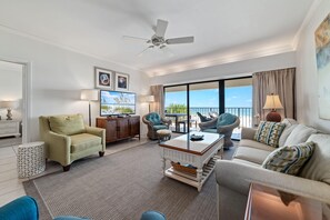 Living area - Shipwatch A302 (Pensacola)