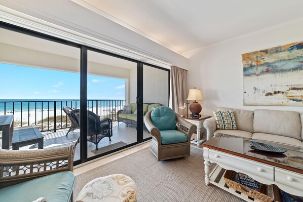 公寓客房, 多張床 (Shipwatch A302) | 客廳 | 電視