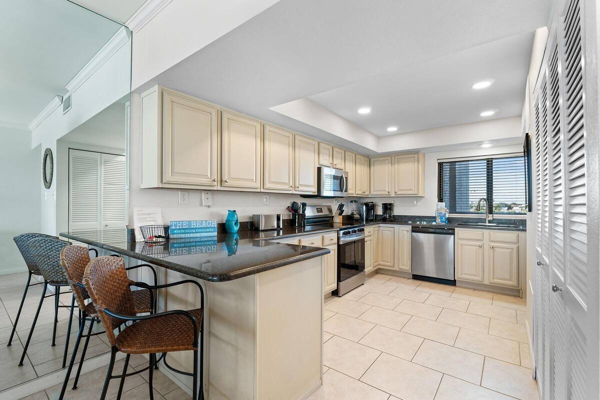 Condo, Multiple Beds (Shipwatch A302) | Private kitchen | Oven, toaster, paper towels