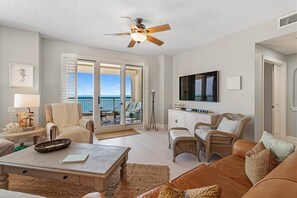 Appartement, Meerdere bedden (Beach Colony West 12B) | Woonruimte | Televisie