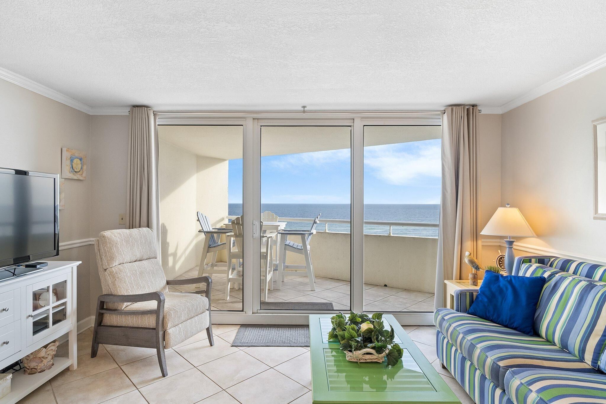 公寓式客房, 1 张特大床和 1 张沙发床 (Perdido Sun 512) | 起居区 | 电视