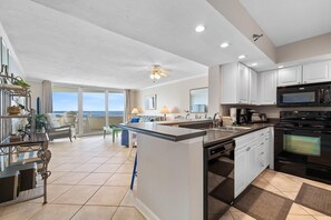 コンドミニアム キングベッド 1 台ソファーベッド付き (Perdido Sun 512) | 専用キッチン | オーブン、トースター、ペーパータオル