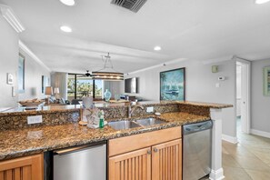 コンドミニアム ベッド (複数台) (Eden East 101) | 専用キッチン | オーブン、トースター、ペーパータオル