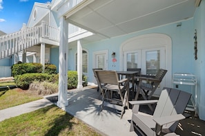 Condo, varias camas (Charter Landing A7) | Restaurante al aire libre