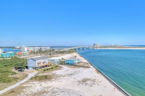 Appartement, meerdere bedden (Grand Pointe 702) | Strand | Aan het strand