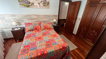 1 bedroom, iron/ironing board, bed sheets