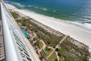 公寓客房, 多張床 (Indigo West 1803) | 海灘 | 位於海灘上