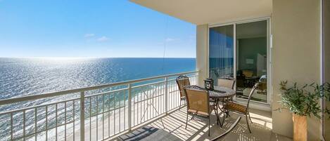 Condo, várias camas (Indigo West 1803) | Opções para refeição ao ar livre