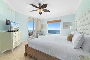 Condo, várias camas (Indigo West 1803) | 3 quartos, ferros/tábuas de passar roupa, Wi-Fi