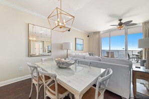 公寓客房, 多張床 (Indigo West 1803) | 用餐區