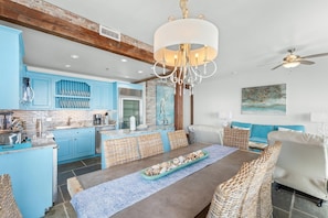 Dining - Phoenix VII 1401 (Orange Beach)
