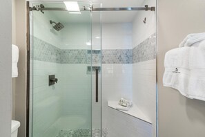 Condo, Multiple Beds (Shipwatch D504) | Bathroom | Free toiletries, shampoo, toilet paper - Shipwatch D504 (Pensacola)