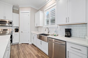 House, Multiple Beds (Starfish Cottage) | Private kitchen | Oven, toaster, paper towels - Starfish Cottage (Orange Beach)