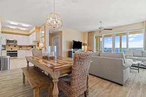 Condo, várias camas (Beach Colony Tower Penthouse 17C) | Opções para refeição