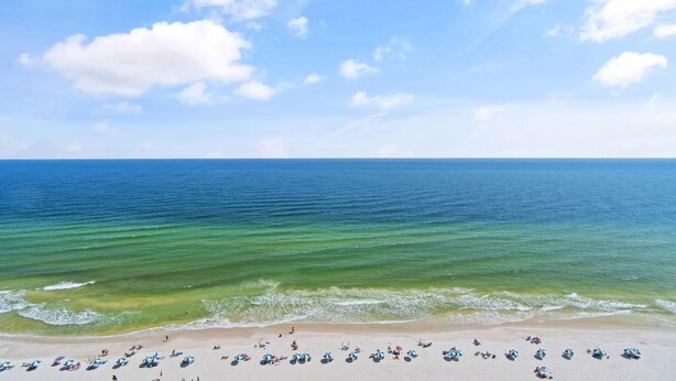 A beach with clear blue water and a sandy shore. - Beach Colony Tower Penthouse 17C (Pensacola)