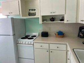 Frigorífic, forn, placa de cuina i rentaplats 