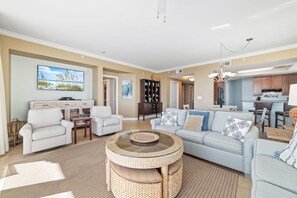Living area - Indigo West 801 With Private Poolside Cabana (Pensacola)
