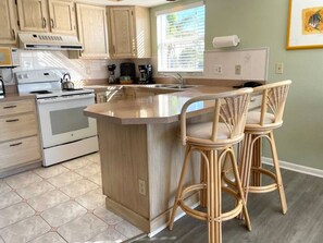 Frigorífic, microones, forn i placa de cuina 