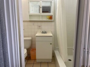 Haartrockner, Handtücher, Toilettenpapier